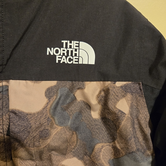 The North Face Kids Camo and Black Jacket - Picture 6 of 8
